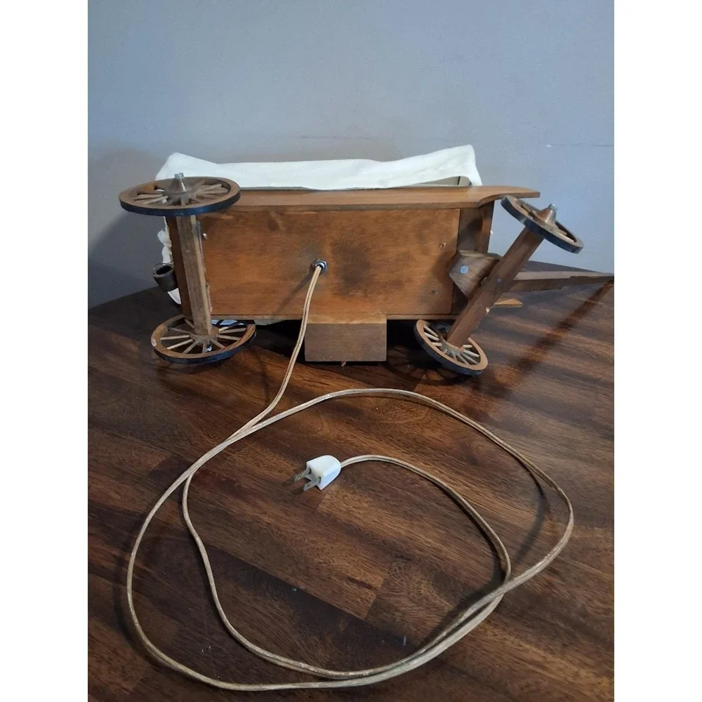Vintage Wooden Covered Stagecoach Lamp Western Cowboy Pioneer Decor. WORKS